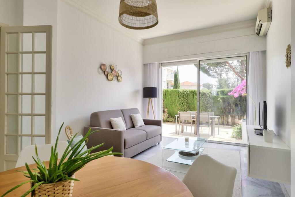 Elegant Logement D'1 Avec Terrasse *